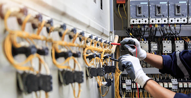 Professional Electrician technician working in Fayetteville, AL